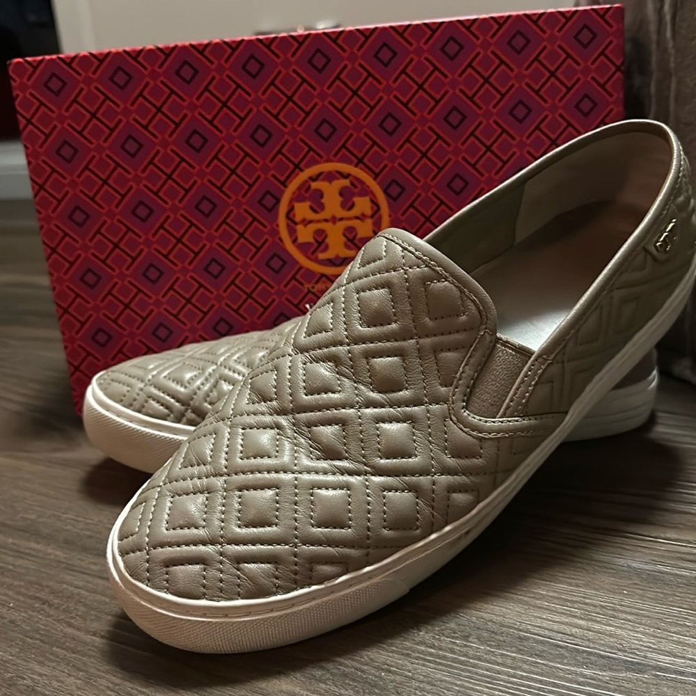 Tory Burch Jesse quilted sneaker in French gray